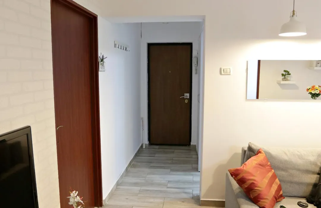 City Base I 2 BR apt Victoriei-1